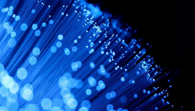 Los operadores locales critican la decisión de la CNMC de abrir la fibra de Telefónica