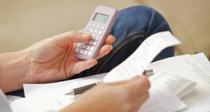 Casi medio millón de españoles no puede pagarse el teléfono