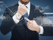 El uso de los accesorios inteligentes: el puesto de trabajo debe regularse para respetar los derechos de las trabajadoras y los trabajadores