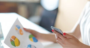 Mercado Telecos abril 2024: Movistar lidera la BAM por primera vez en años